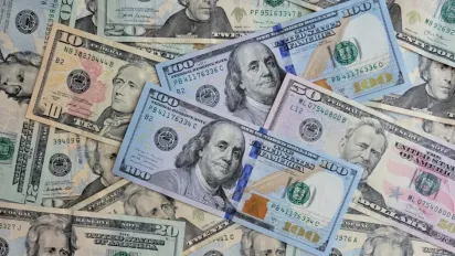 Скільки коштуватимуть 1000 доларів в Україні: прогноз до 27 квітня - фото