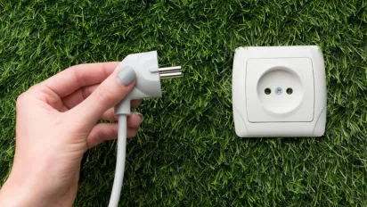 Уникай біди: які побутові прилади не варто підключати через подовжувач - фото