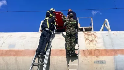 "Докатався": підліток заліз на залізничний вагон і ледь не загинув - фото