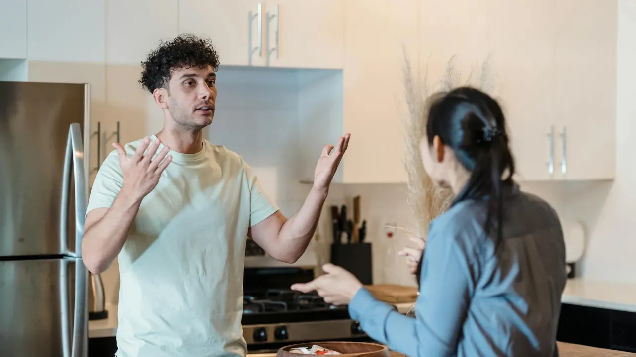Ознаки, що ваші стосунки можуть завершитися: як розпізнати кризу до того, як стане запізно 