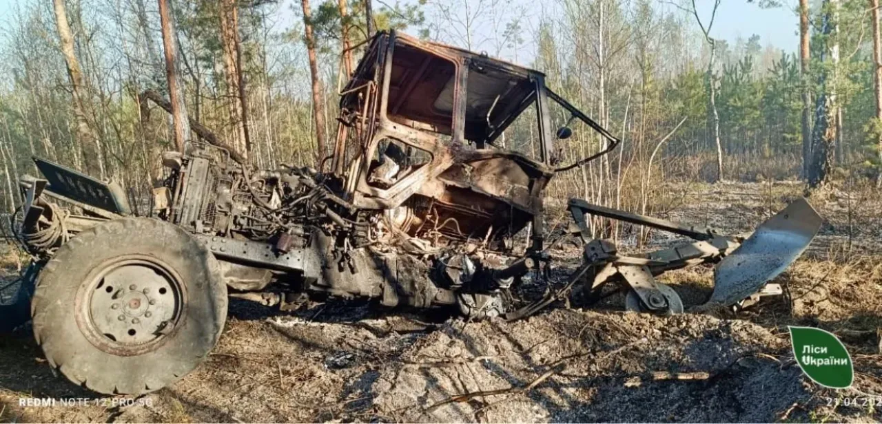 Трагедія під час гасіння лісової пожежі: вибух міни травмував двох людей на Рівненщині 