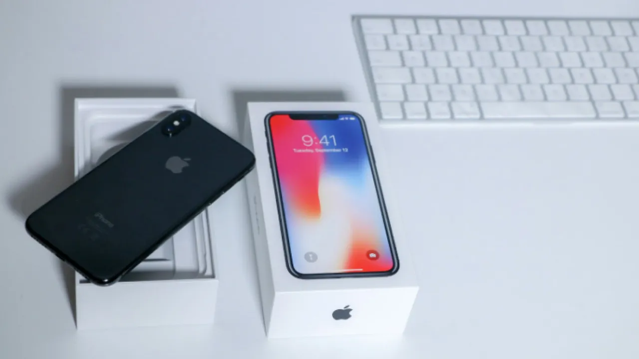 Смартфони дорожчають: технологічні та економічні чинники 