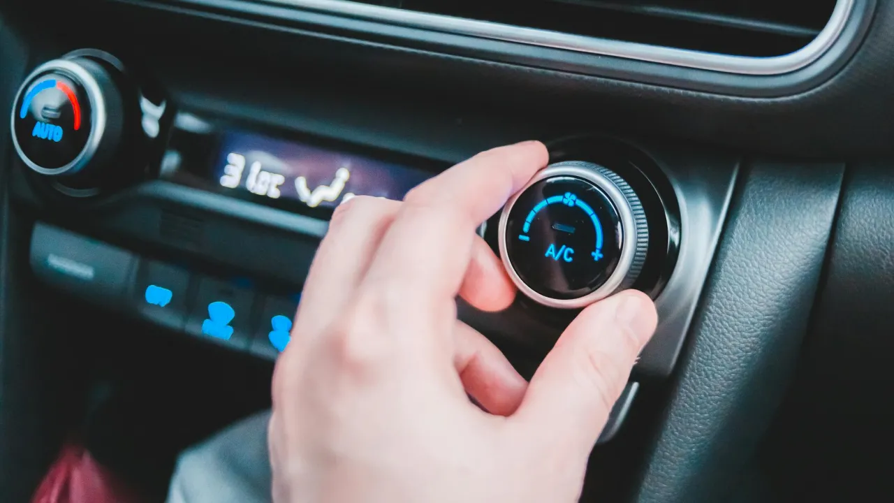 Дієвий лайфхак: як охолодити салон авто за 30 секунд без кондиціонера 