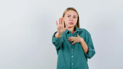 Як зрозуміти, що чоловік бреше: головні невербальні сигнали - фото