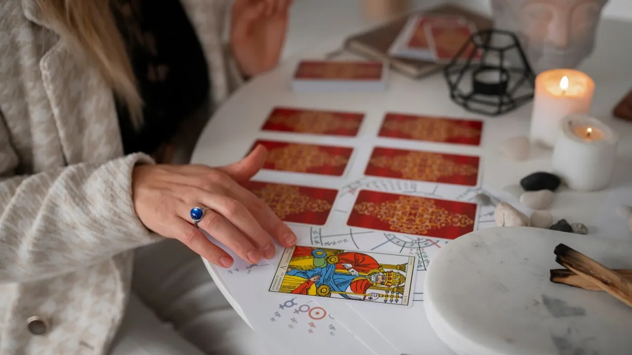 Гороскоп на 24 квітня 2025 року за картами Таро для всіх знаків Зодіаку 