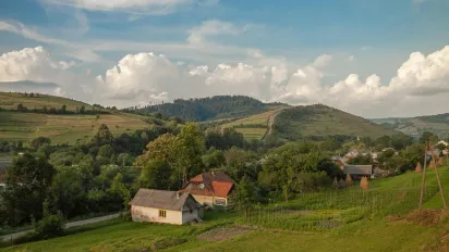 Українські села на межі зникнення: демограф назвав головні причини - фото