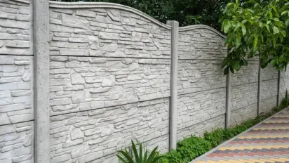 Скільки метрів можна зводити паркан між сусідами — пояснює юристка - фото