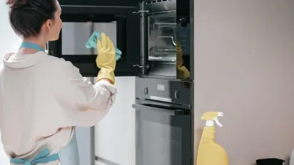 Як помити мікрохвильовку за 3 хвилини без зусиль: геніальний лайфхак для зайнятих - фото