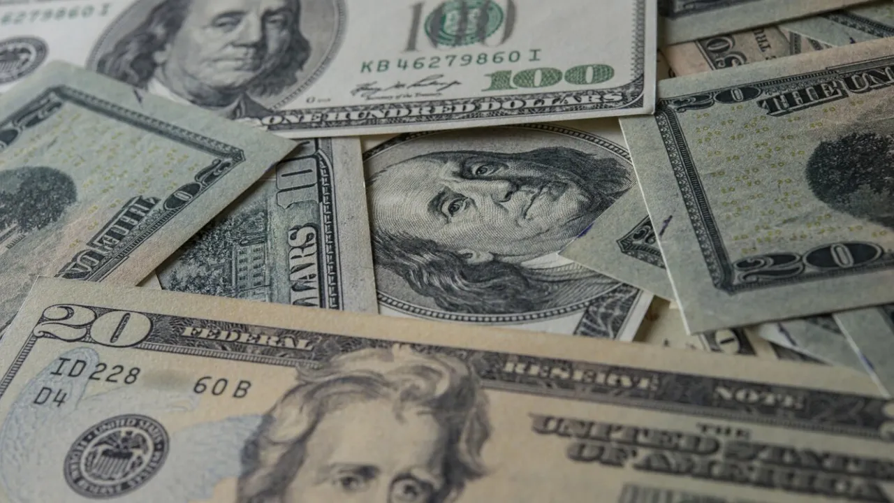 З 2026 року таких доларів більше не буде: чи потрібно міняти старі гроші? 