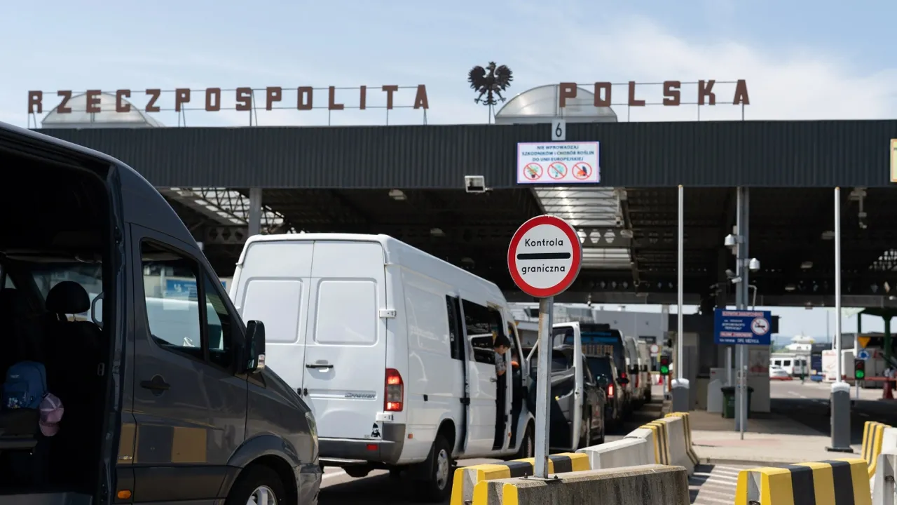 Українці охололи до Польщі: дедалі менше планують залишитися назавжди 