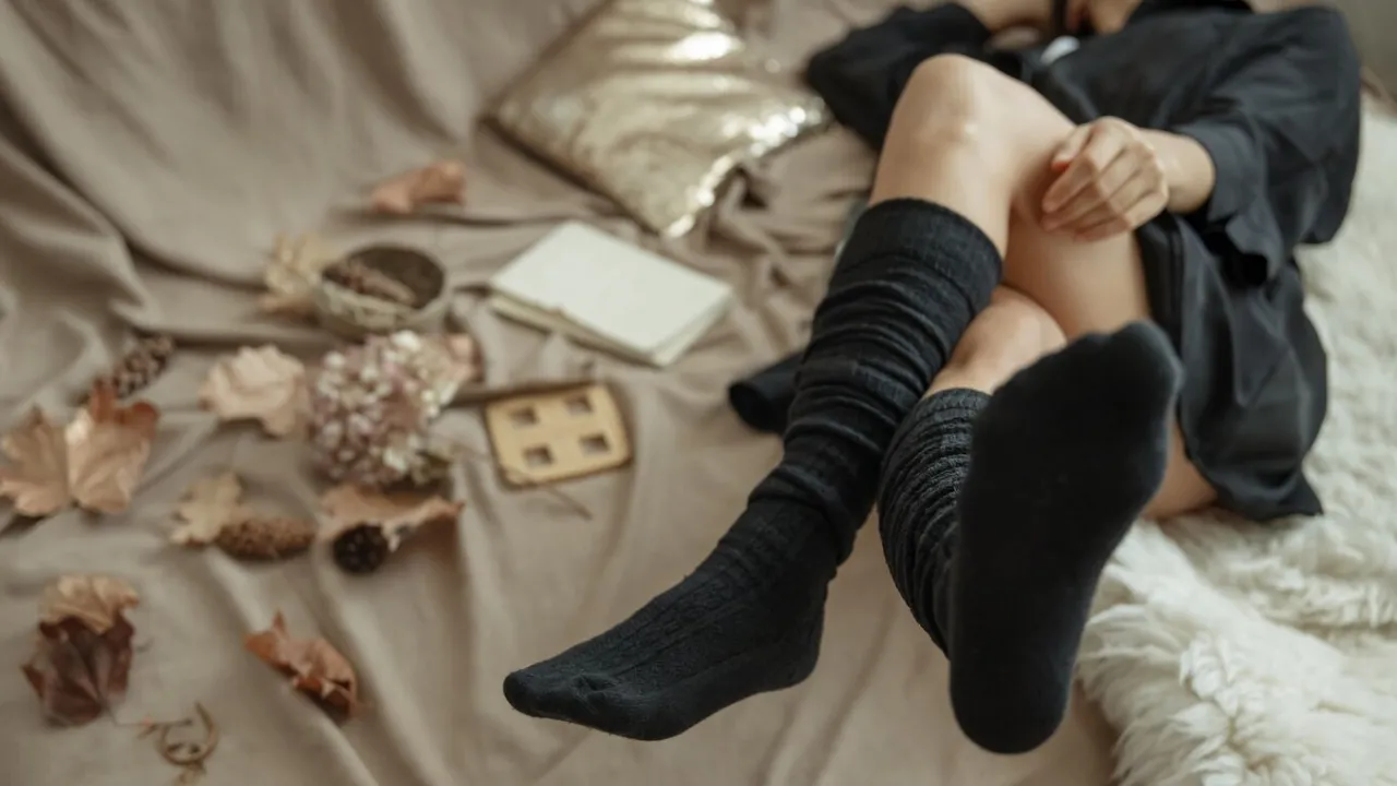 Чому чорні шкарпетки — не найкращий вибір для польоту літаком? 