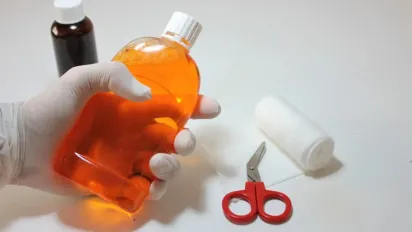 Йод для ран – застарілий метод: чому лікарі відмовляються від нього - фото