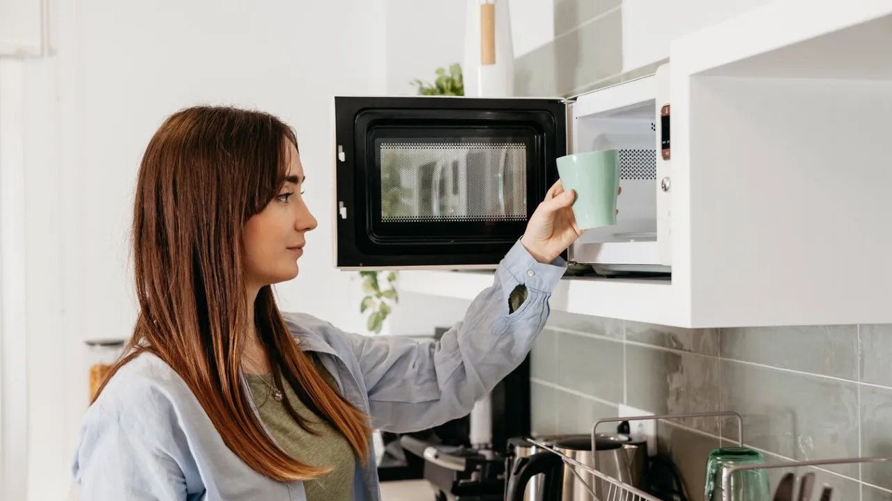 Які електроприлади обов’язково потрібно вимикати з розетки: список та пояснення 