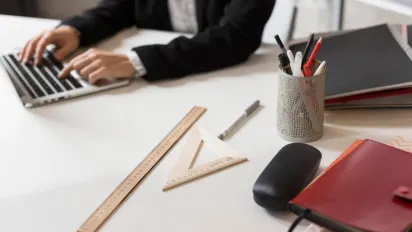 Названо знаки зодіаку, які змінять роботу до кінця весни 2025 року - фото