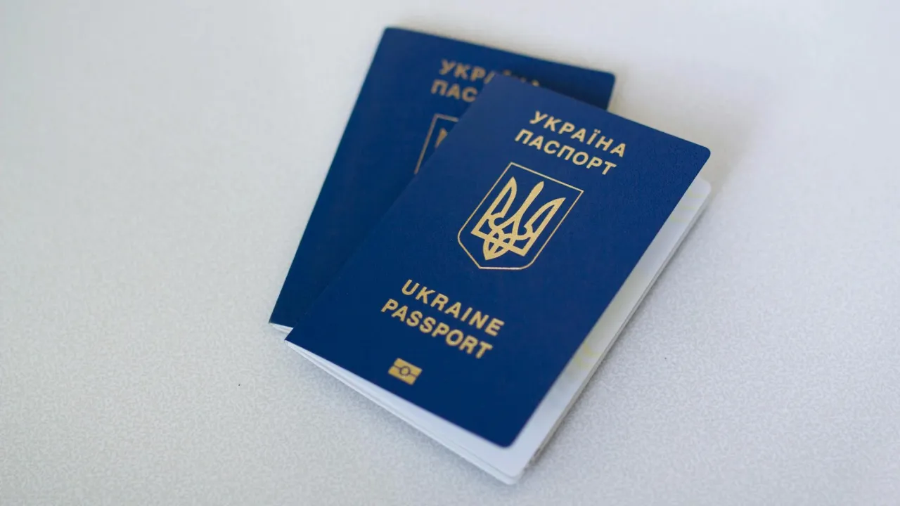 Чи можна виїхати за кордон після виключення з військового обліку: відповідь юристів 