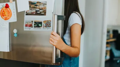 Любите прикрашати холодильник магнітами? Ця звичка може бути небезпечною. Назвали причину, чому не варто так робити  - фото