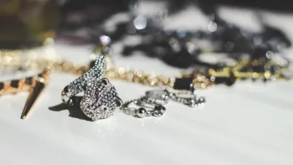 Де береться біле золото та чи є воно дорогоцінним металом - фото