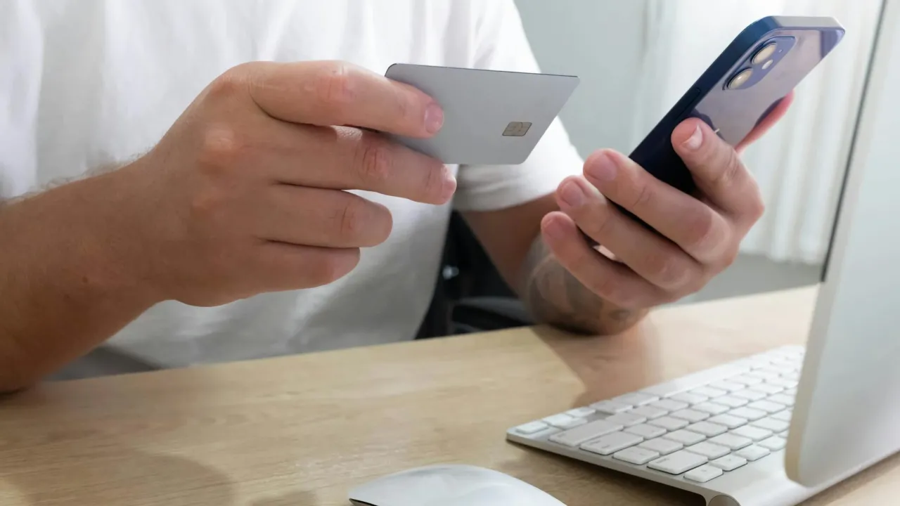 Встигніть до 15 травня: ПриватБанк змінив правила для своїх клієнтів 