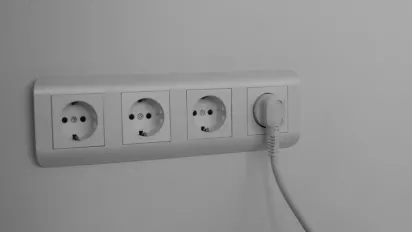 Як позбутися жовтизни на розетках та вимикачах: ефективні і безпечні способи очищення - фото