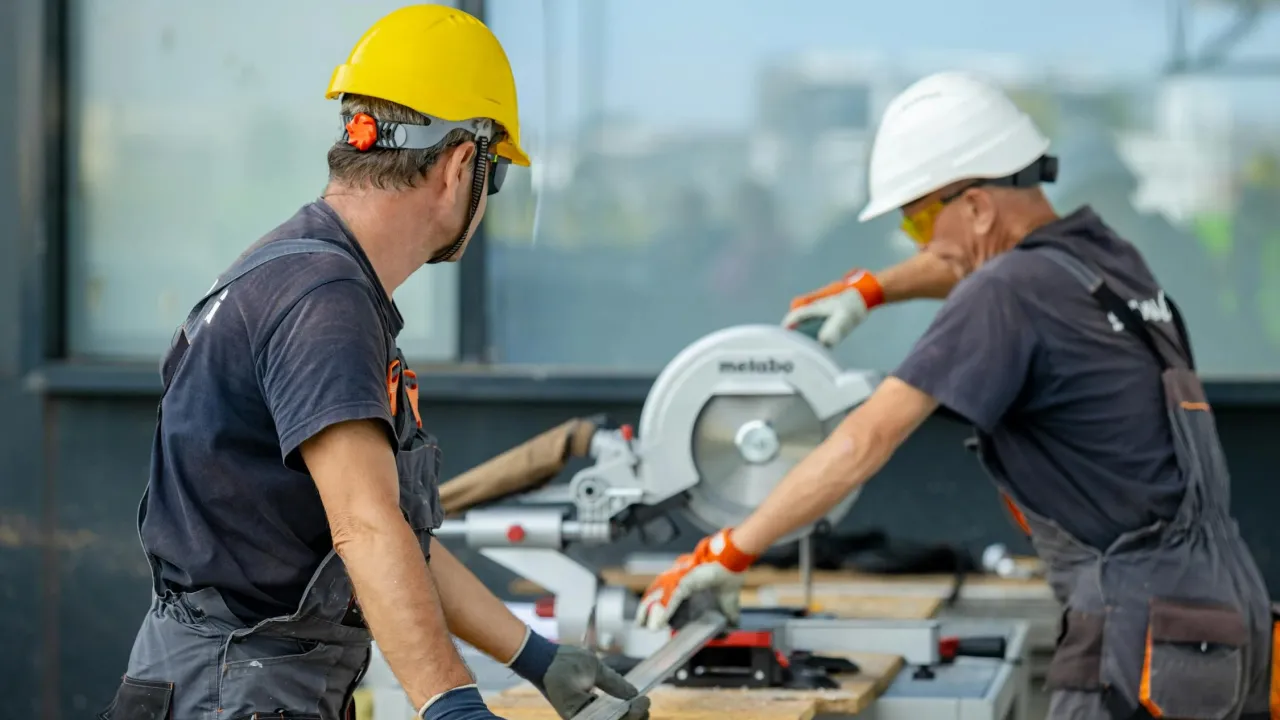 Важка фізична праця провокує недоумство: вчені шокували відкриттям 