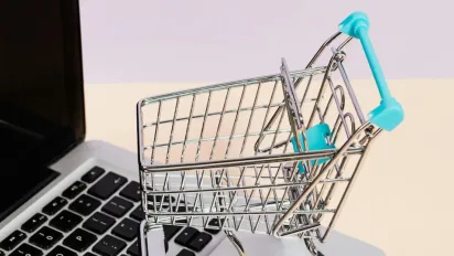 Заробляєш онлайн — плати податки: кого в Україні зобов’яжуть звітувати за продажі в інтернеті - фото