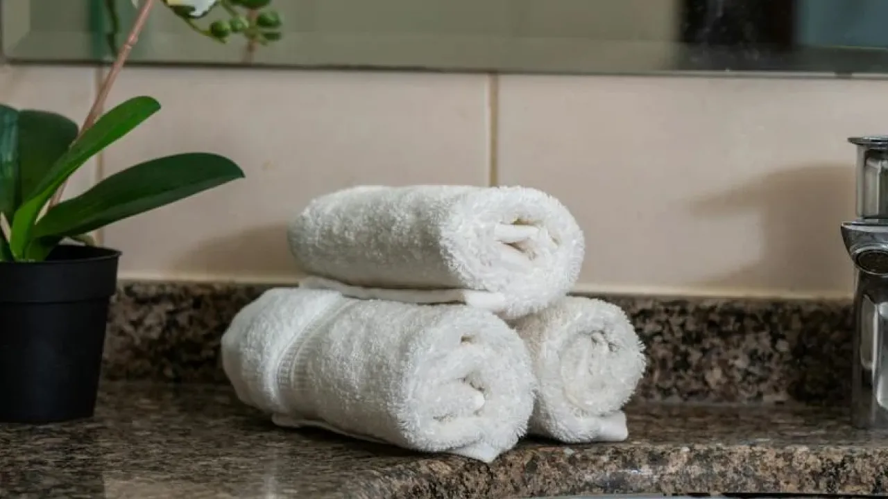 Скажіть “прощавай” затхлим рушникам: одна хитрість, яка змінить усе назавжди 