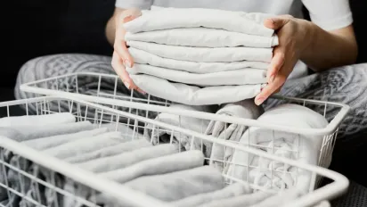 Білосніжна білизна без хімії: як відбілити рушники та простирадла вдома - фото