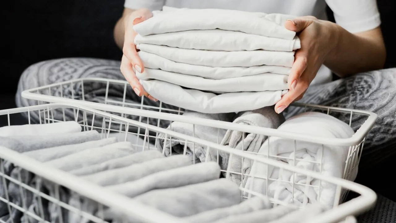 Білосніжна білизна без хімії: як відбілити рушники та простирадла вдома 