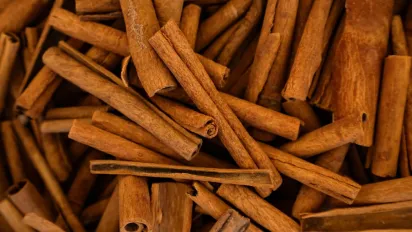 Кому шкодить кориця: учені попередили, чим небезпечна популярна спеція - фото