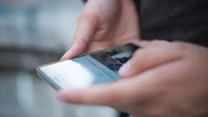 Як смартфони можуть допомогти в подоланні депресії — ідея вчених - фото