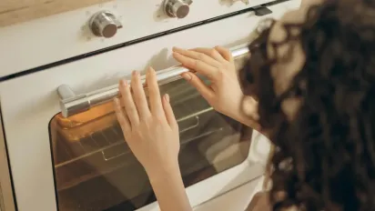 Як легко відмити духовку: ефективний лайфхак для чистоти - фото
