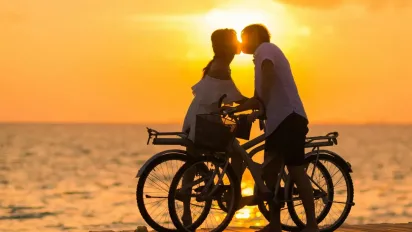 Названо 5 пар знаків Зодіаку, які часто стають кармічними партнерами один одного - фото