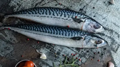 Скумбрія, як з ресторану: як засолити рибу вдома смачно, швидко і без клопоту - фото