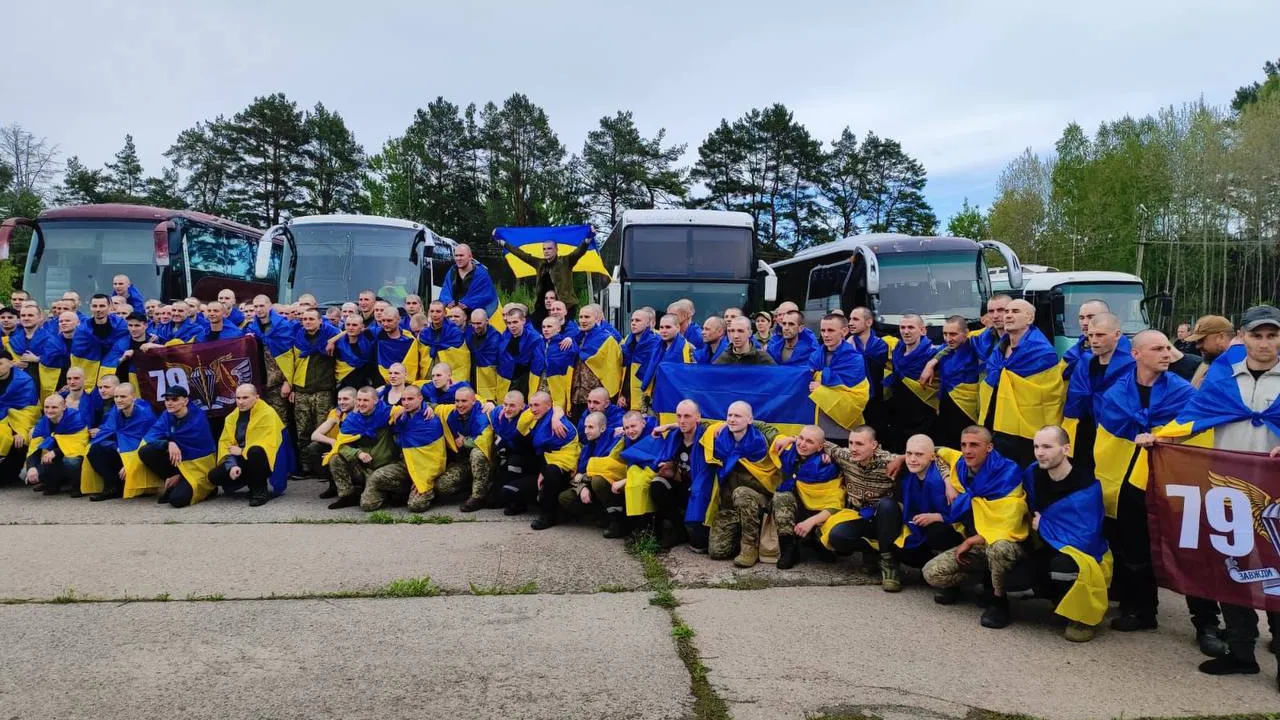 Масштабний обмін: Україна повернула 205 військовополонених (ФОТО) 