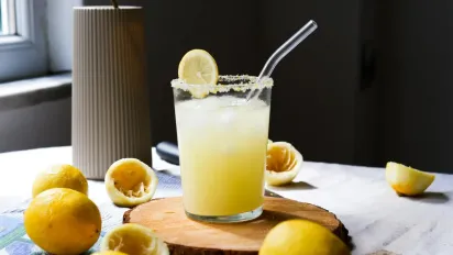 Вся правда про воду з лимоном зранку: користь чи просто модна звичка - фото