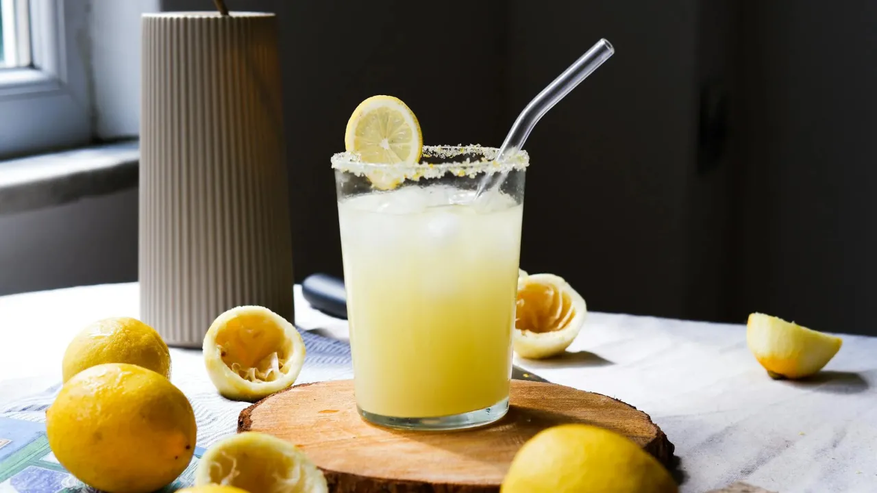 Вся правда про воду з лимоном зранку: користь чи просто модна звичка 