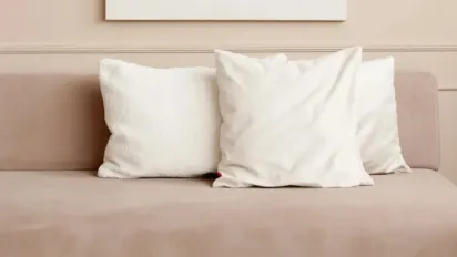 Подушка як нова: як очистити її правильно і без шкоди - фото