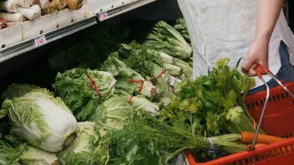 Чи можна їсти пекінську капусту з чорними цятками: безпечно чи ні? - фото