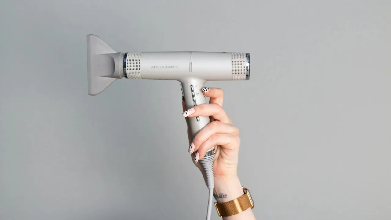 Як прибрати бруд з плитки без хімії: фен і сода творять дива 