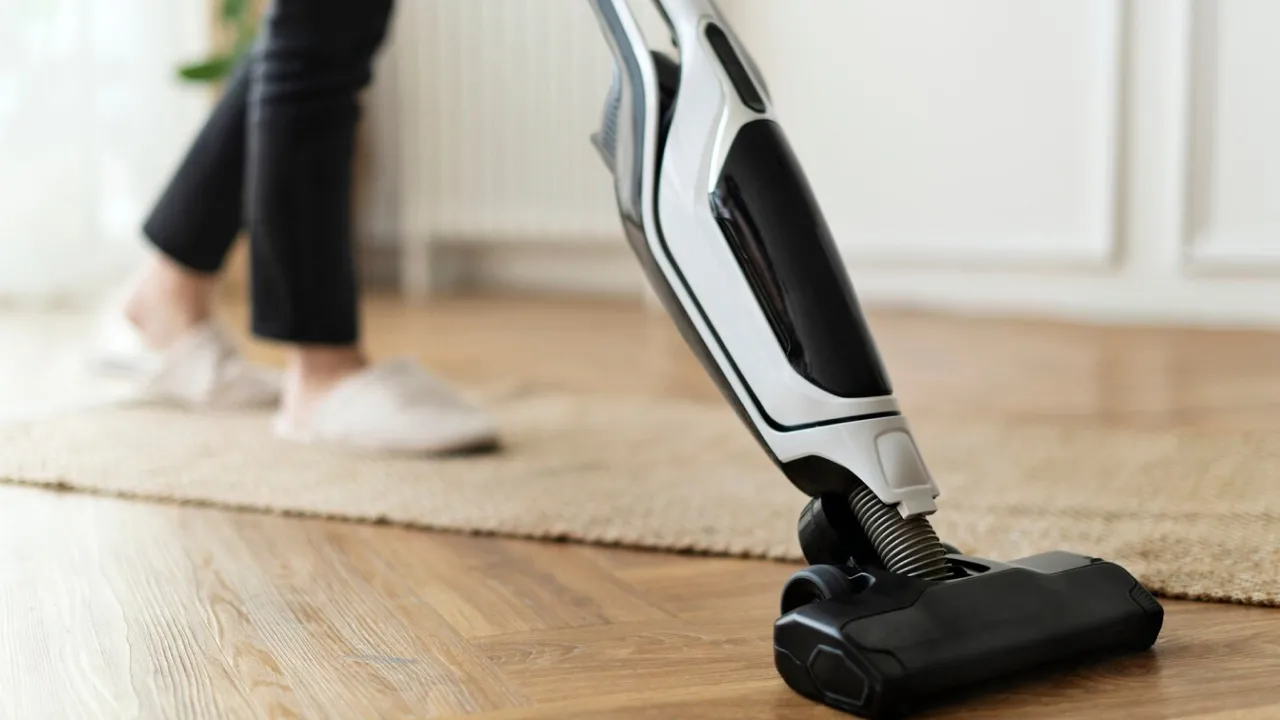 Що категорично не можна пилососити: це зламає техніку 