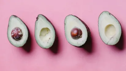 Дієтологи назвали 5 продуктів, які небезпечно їсти у стані сильного голоду - фото