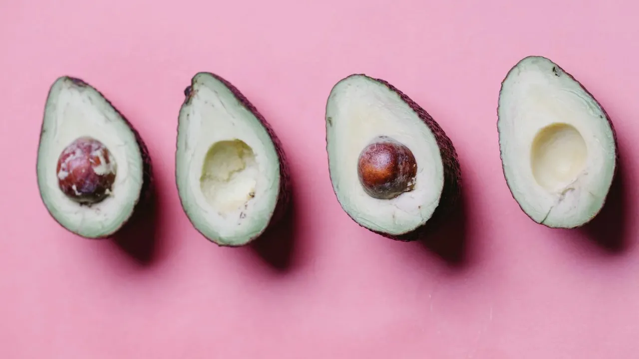 Дієтологи назвали 5 продуктів, які небезпечно їсти у стані сильного голоду 