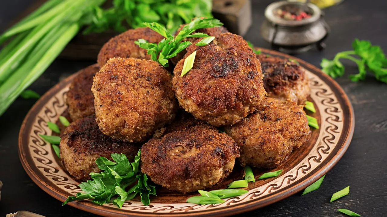 Як зробити котлети соковитими та ніжними: один простий інгредієнт, який змінить усе 