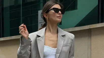 Три речі, яких ніколи не буде у літньому гардеробі справді стильної та заможної жінки - фото