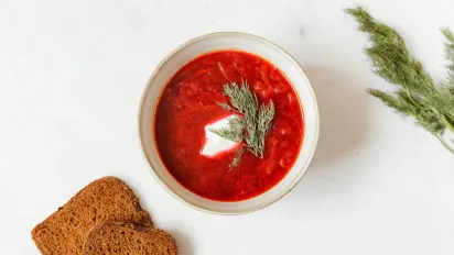 Борщ «як у бабусі»: як зробити буряк соковитим і не переварити його - фото