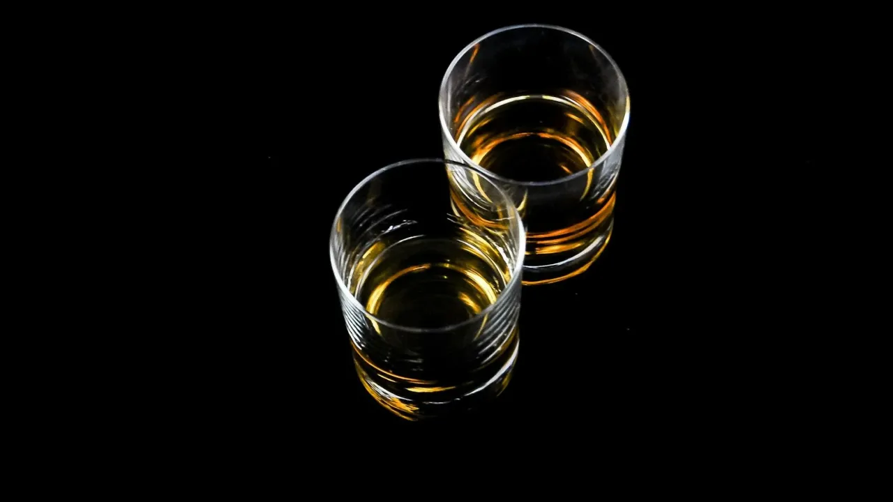 Ранній алкоголізм: медики назвали перший симптом, який видно неозброєним оком 