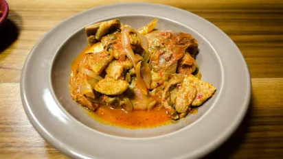 Соковита курка в соєвому соусі з овочами: кулінарна магія вдома - фото