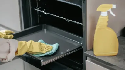 Як швидко та ефективно відмити деко до блиску: домашні методи, що дійсно працюють - фото