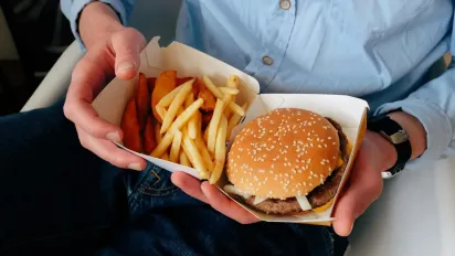 ТОП продуктів, від яких важко відмовитись: що кажуть науковці - фото