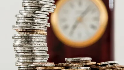 Монета під килимком: простий ритуал для фінансового благополуччя - фото